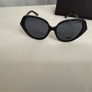 Privé Revaux Oversized Black Glam Sunglasses Gold Arm Chic NWT